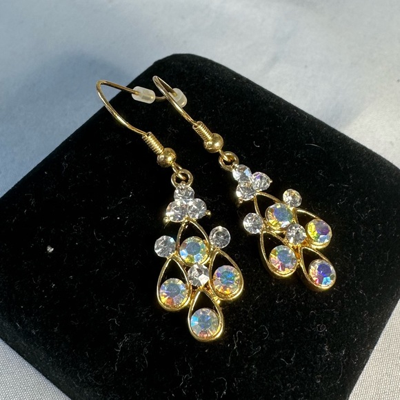 Dainty feminine goldtone drop rhinestone earrings - Picture 4 of 6